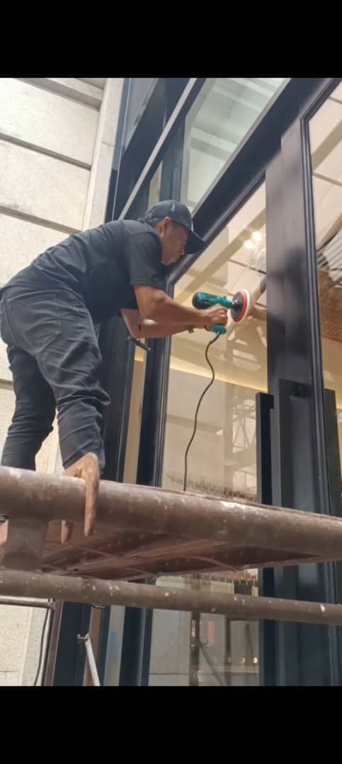 Glass façade polishing on scaffolding