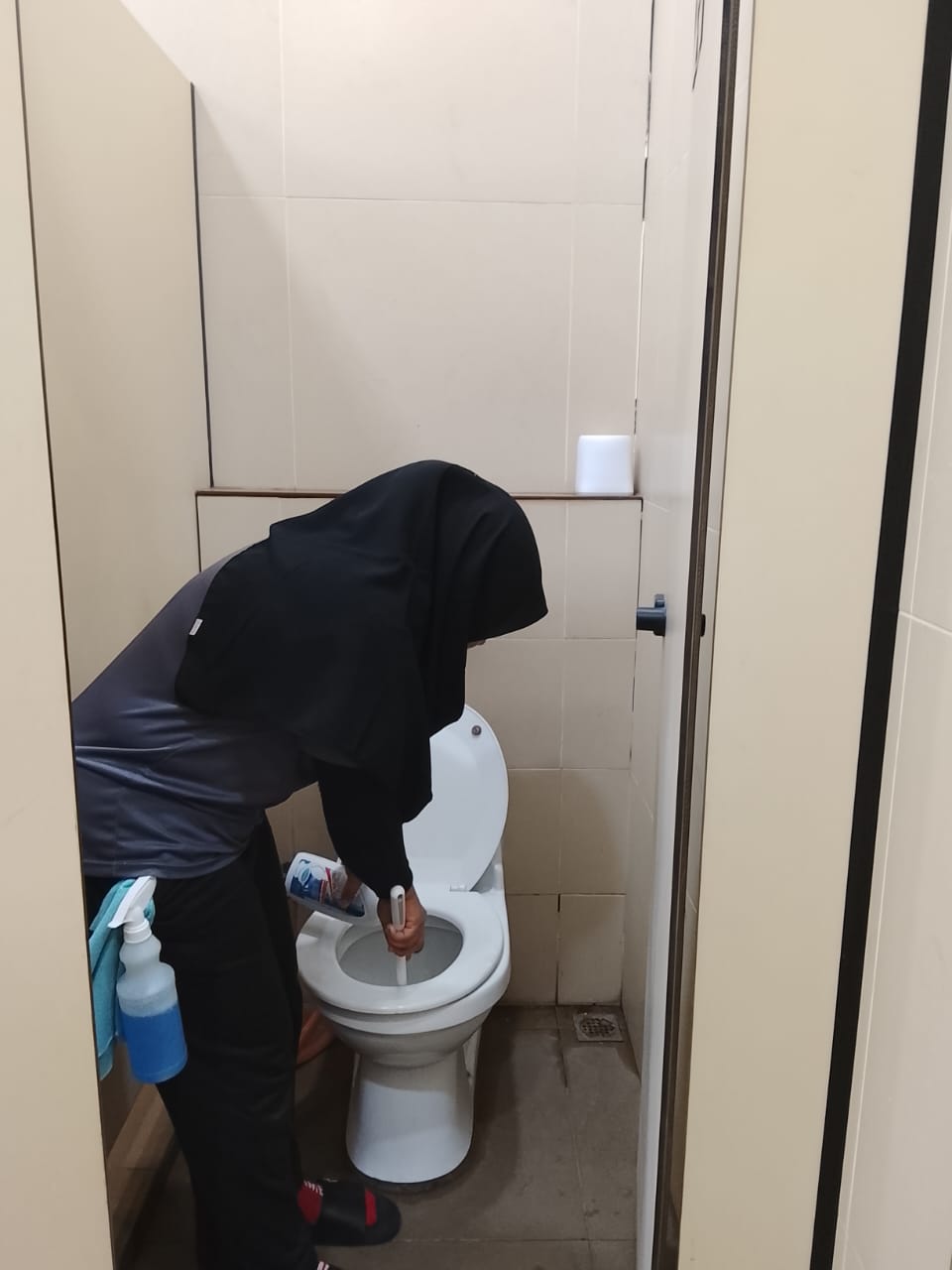 Washroom deep cleaning and disinfection