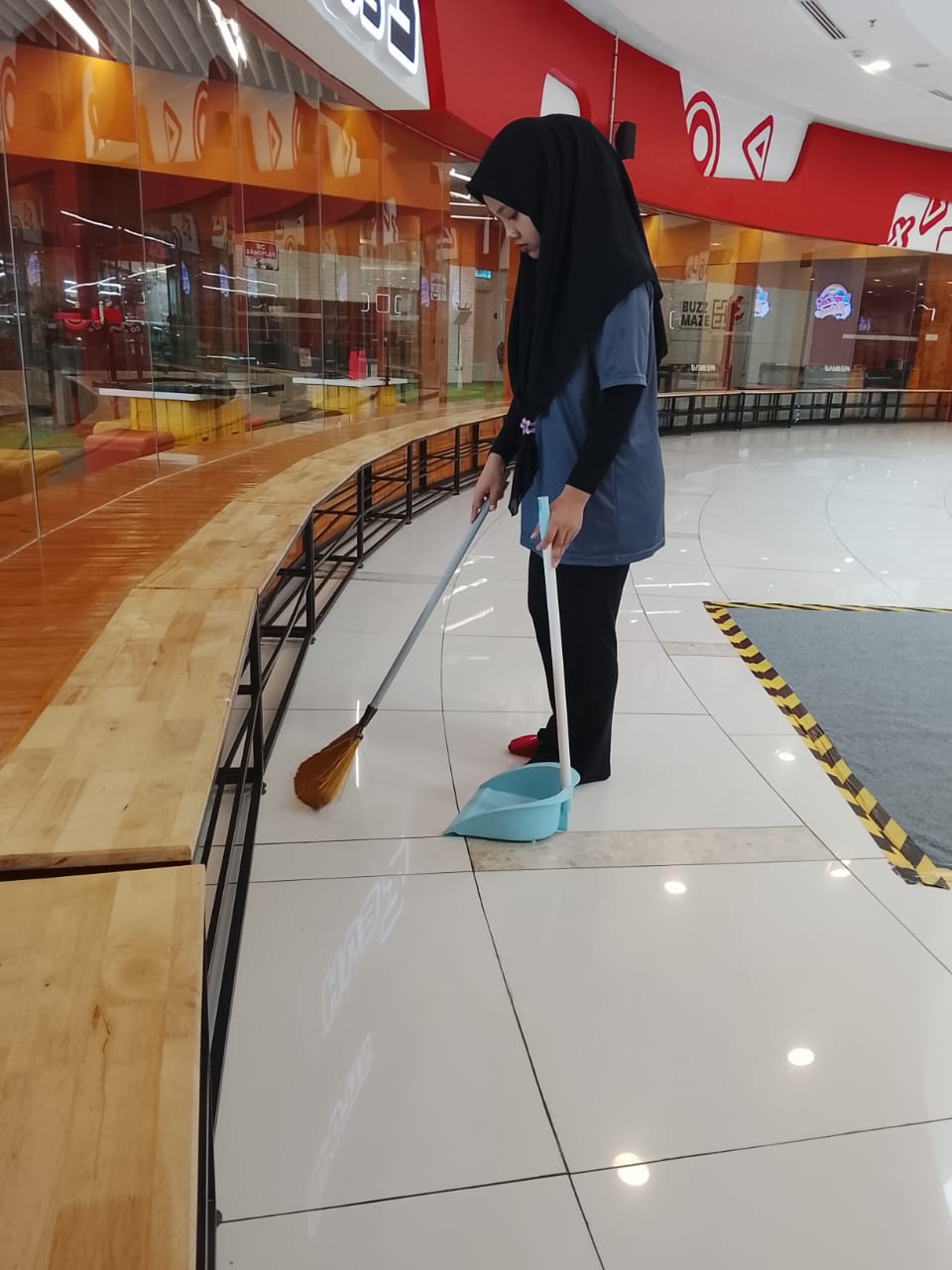 Mall concourse sweeping and floor upkeep