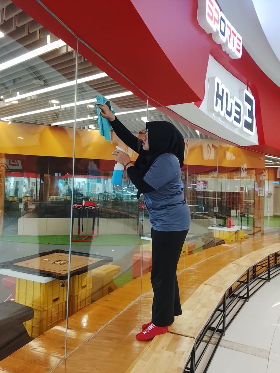 Glass storefront cleaning at a shopping mall